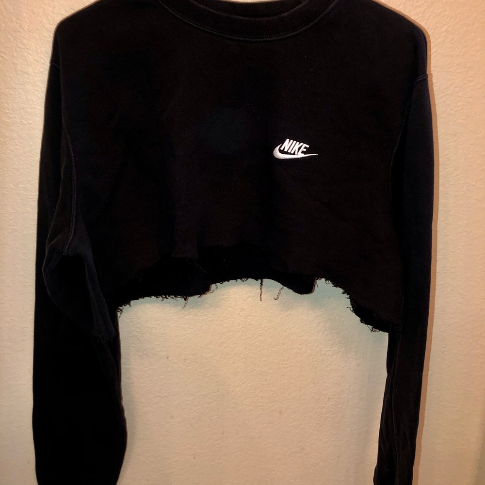nike crop top long sleeve